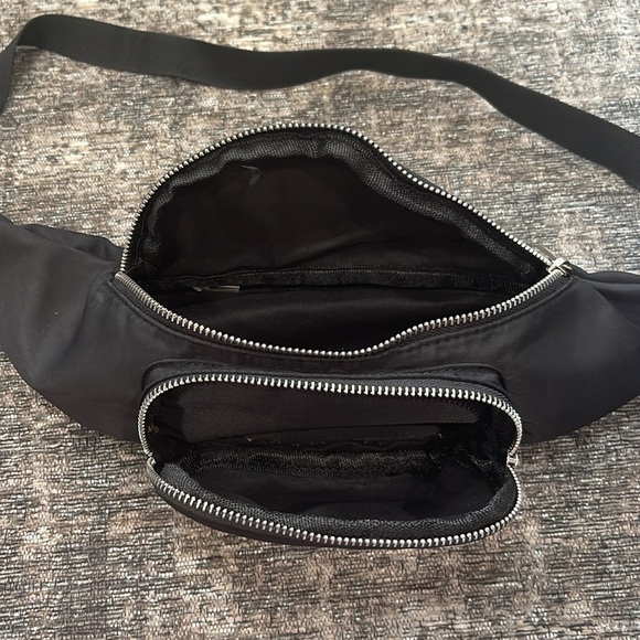Adjustable black fanny pack - Picture 4 of 5